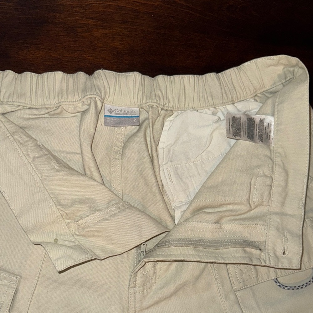 Columbia Men's Cream PFG Cargo Shorts - Large - Picture 2 of 8